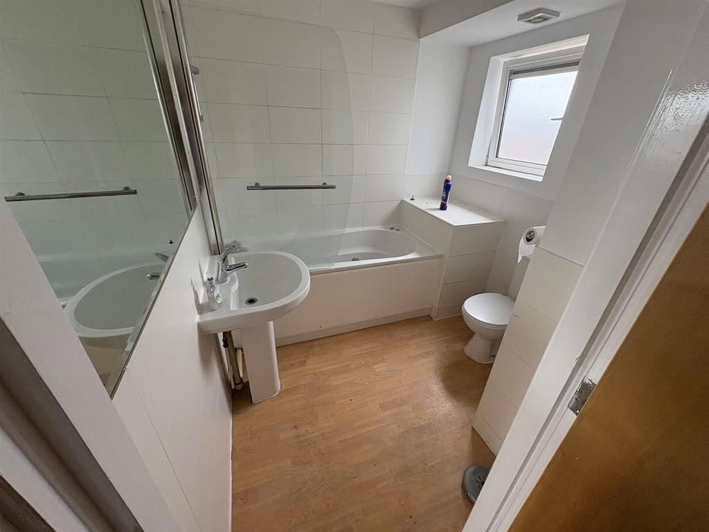 Bathroom.JPG