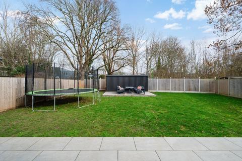 undefined, Hamilton Avenue, North Cheam