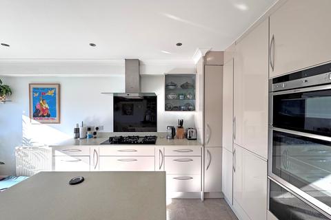 3 bedroom end of terrace house for sale, Hythe Road, Brighton BN1