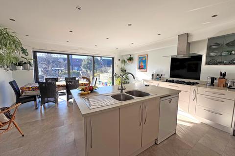 3 bedroom end of terrace house for sale, Hythe Road, Brighton BN1
