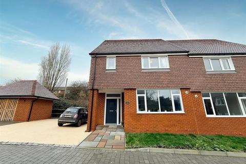 3 bedroom semi-detached house to rent, Market Gardens, Fairlight