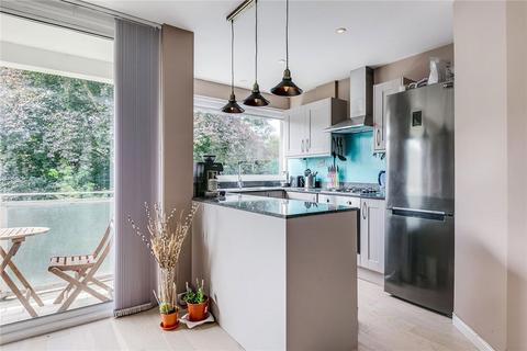 2 bedroom flat to rent, Pinewood Court, London SW4