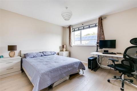 2 bedroom flat to rent, Pinewood Court, London SW4
