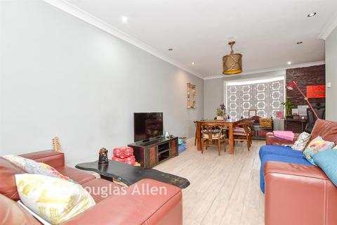 3 bedroom end of terrace house for sale, Hind Close, Chigwell, Essex