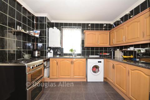 3 bedroom end of terrace house for sale, Hind Close, Chigwell IG7