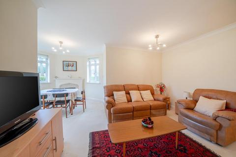 2 bedroom flat for sale, Hodgkins Mews, Stanmore HA7