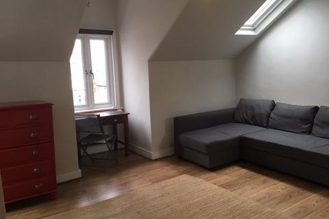undefined, Cambridge Road, New Malden KT3