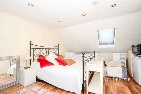 1 bedroom in a house share to rent, Eastcote Avenue, Greenford, UB6