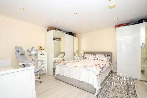 1 bedroom in a flat share to rent, Eastcote Avenue, Greenford, UB6
