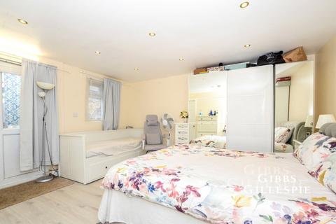 1 bedroom in a flat share to rent, Eastcote Avenue, Greenford, UB6