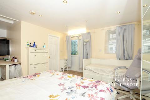1 bedroom in a flat share to rent, Eastcote Avenue, Greenford, UB6