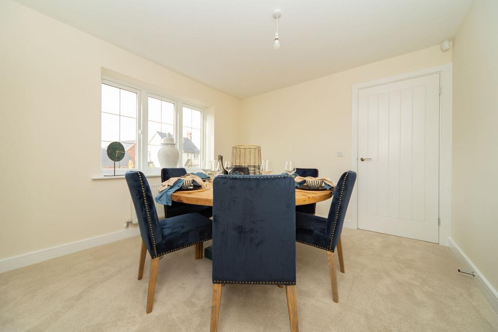 Sitting/dining room