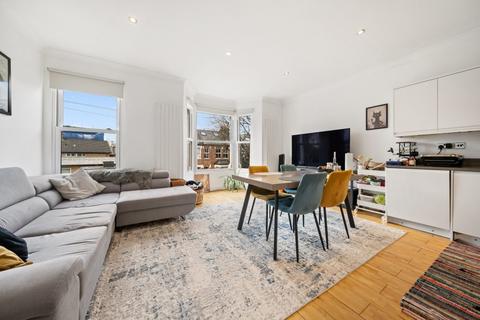 3 bedroom duplex to rent, Pyrmont Road, London W4