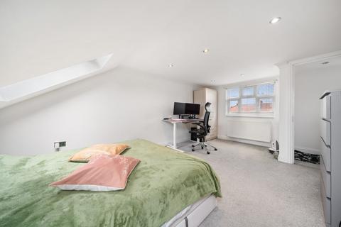 3 bedroom duplex to rent, Pyrmont Road, London W4