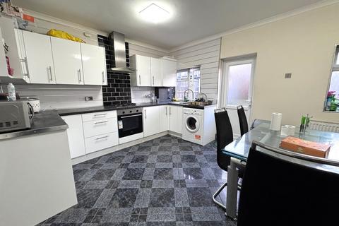 2 bedroom flat for sale, Oakdale Road, Forest Gate, London, E7