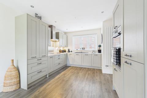 4 bedroom detached house for sale, Plantation Lane, Towcester, NN12