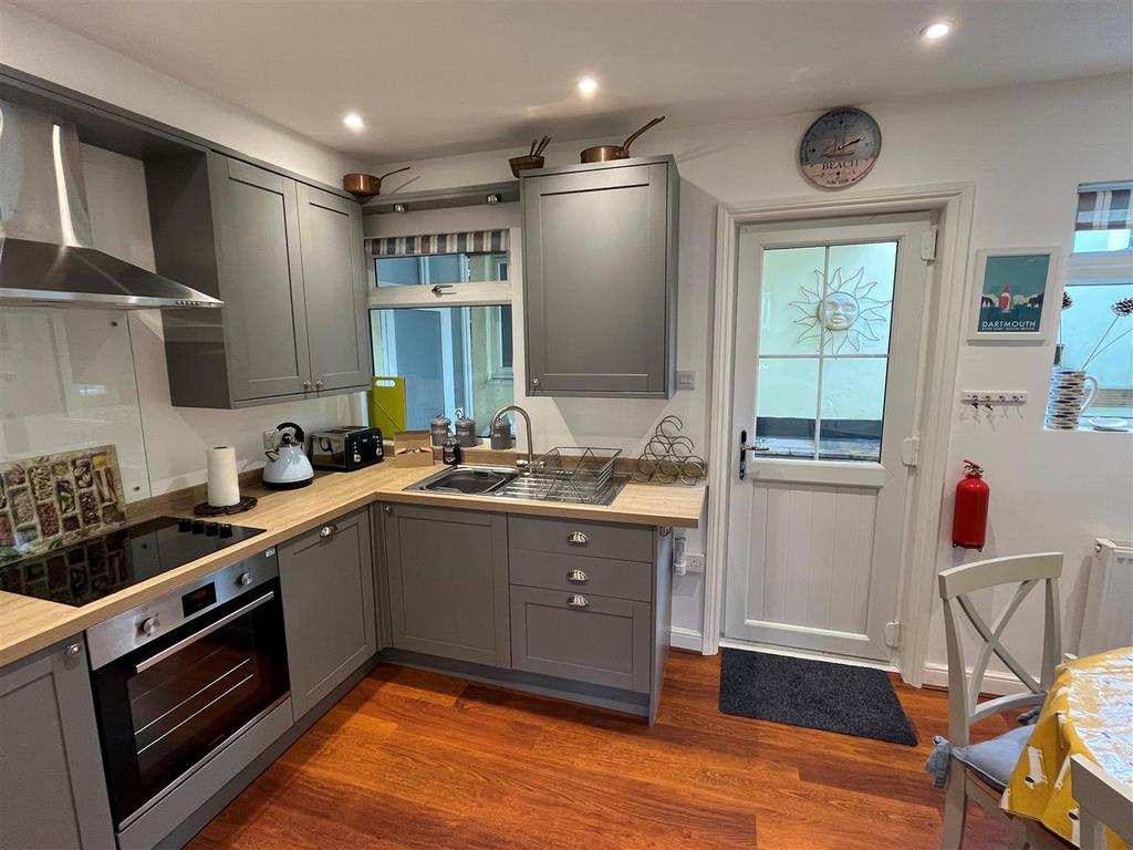 Kitchen Area.jpg