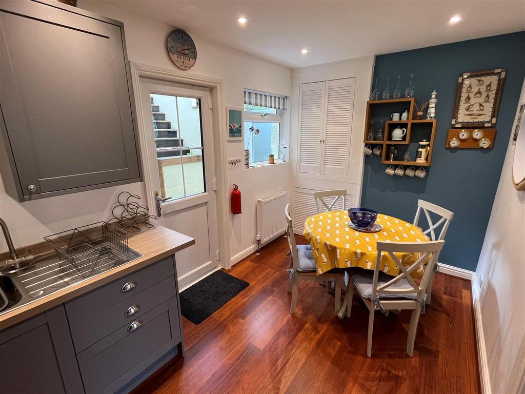 Dining Area.jpg