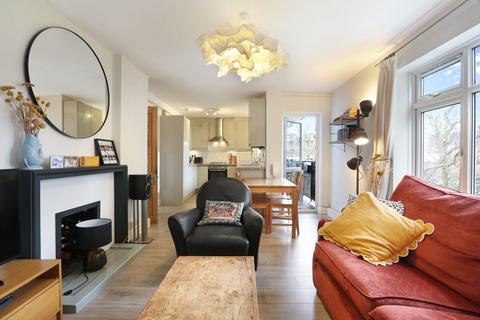 2 bedroom flat for sale, Lowth Road, London, SE5