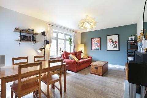 2 bedroom flat for sale, Lowth Road, London, SE5