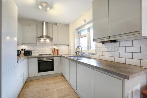2 bedroom flat for sale, Lowth Road, London, SE5