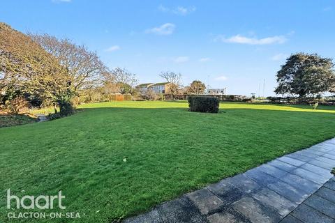 1 bedroom flat to rent, Hall Crescent, CLACTON-ON-SEA