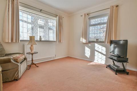 2 bedroom detached bungalow for sale, Rushdene Road, Brentwood