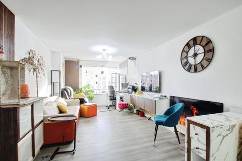2 bedroom apartment to rent, Kenyon Way, Langley SL3