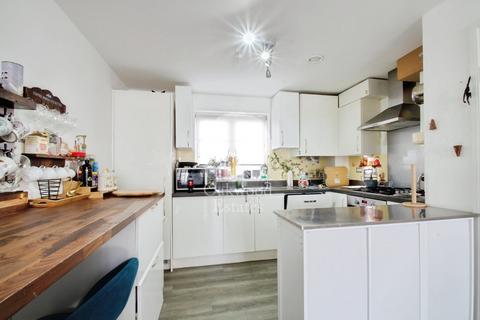 2 bedroom apartment to rent, Kenyon Way, Langley SL3