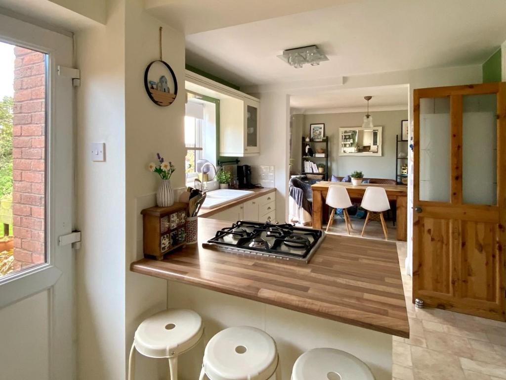 Kitchen/Dining Area