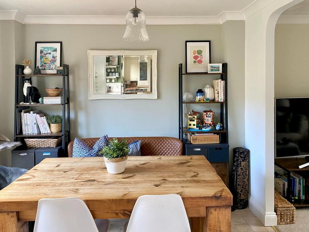 Kitchen/Dining Area