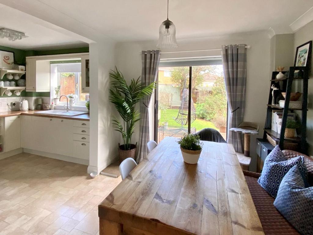 Kitchen/Dining Area
