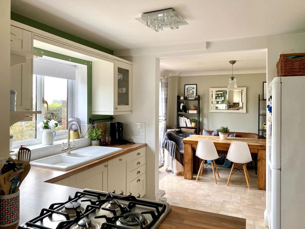 Kitchen/Dining Area