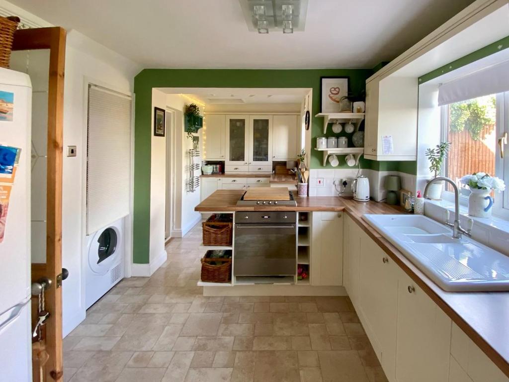 Kitchen/Dining Area