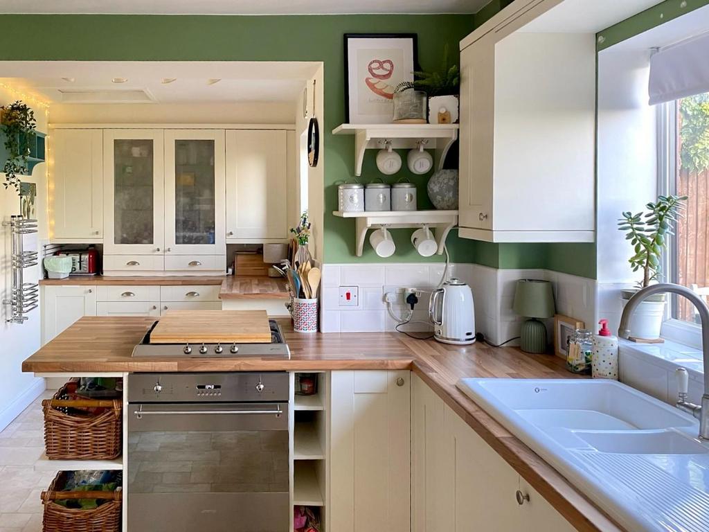 Kitchen/Dining Area