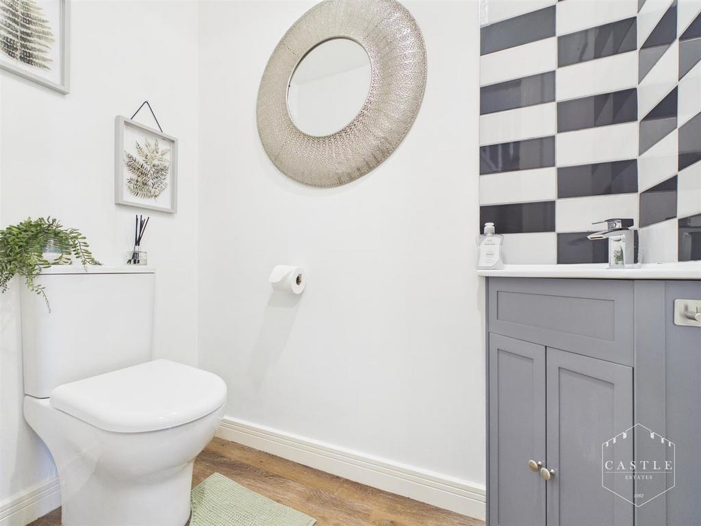 Cloakroom/wc