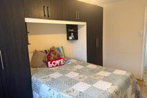 1 bedroom apartment to rent, Marnham Court, Wembley, HA0