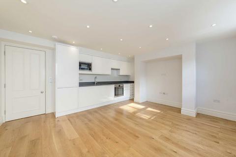 3 bedroom flat to rent, Chiswick High Road, London W4