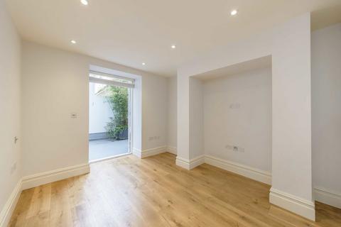 3 bedroom flat to rent, Chiswick High Road, London W4