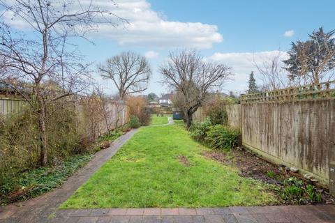 4 bedroom semi-detached house to rent, Oxhey Avenue, Oxhey, Watford, WD19