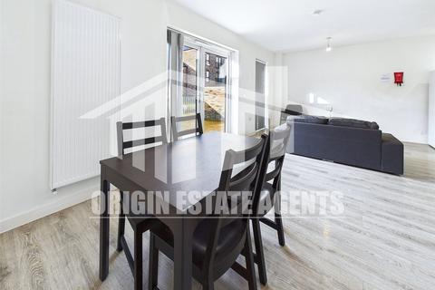 3 bedroom terraced house to rent, Bird Close, Balsall Heath B12
