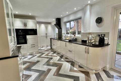4 bedroom detached house for sale, Eade Close, Newton Aycliffe
