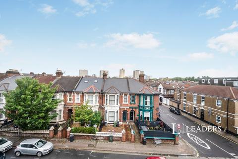 2 bedroom flat to rent, Victoria Road North, Southsea, Hampshire, PO5