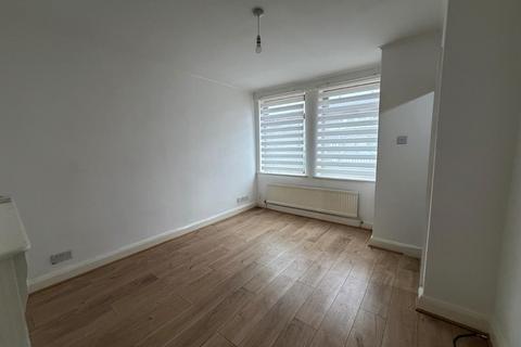 2 bedroom terraced house for sale, Welwyn Park Avenue, HULL, HU6 7DL