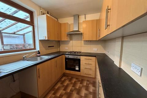 2 bedroom terraced house for sale, Welwyn Park Avenue, HULL, HU6 7DL