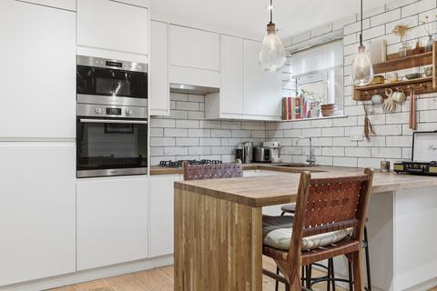 2 bedroom flat for sale, Philson Mansions, London E1