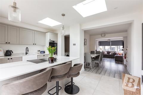 3 bedroom terraced house for sale, Birch Crescent, Hornchurch, RM11
