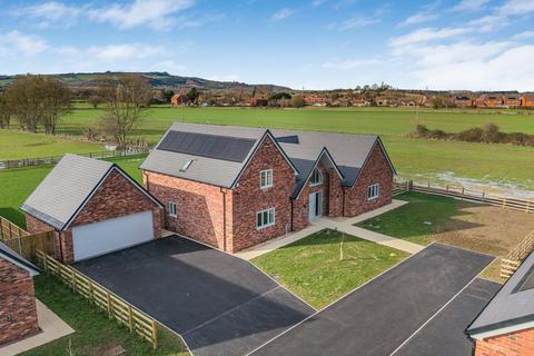 3 bedroom detached house for sale, Sister Elms Drive , Sedgeberrow, Evesham, WR11
