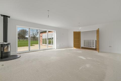 3 bedroom detached house for sale, Sister Elms Drive , Sedgeberrow, Evesham, WR11