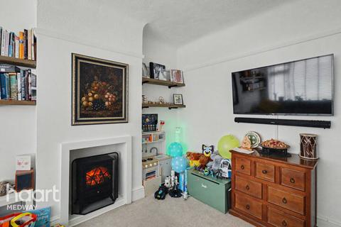 3 bedroom terraced house for sale, Grosvenor Avenue, Chatham